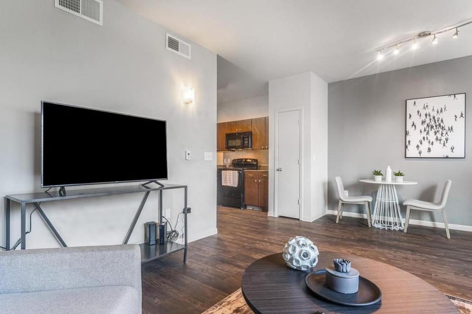 Landing Modern Apartment with Amazing Amenities (ID2956X24) Apartment in Austin