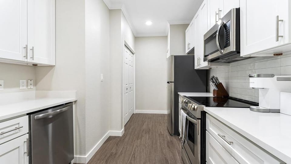 Landing Modern Apartment with Amazing Amenities (ID7889X93) Apartment in Lakeway
