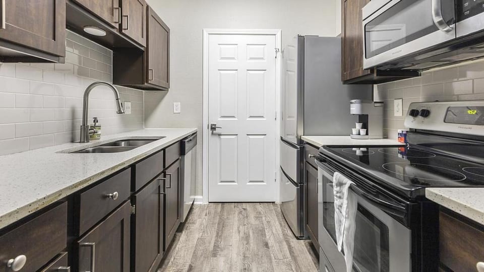 Landing Modern Apartment with Amazing Amenities (ID7842X74) Apartment in Dallas