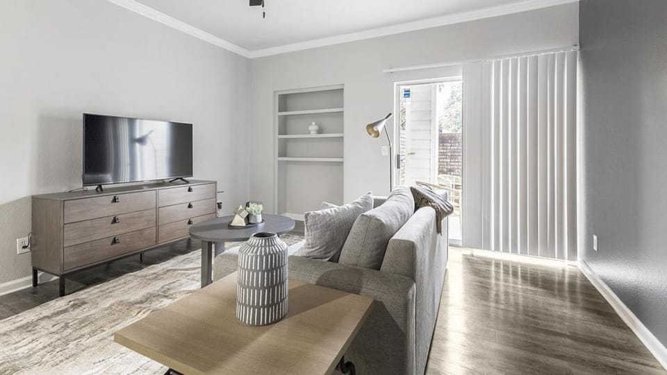 Landing Modern Apartment with Amazing Amenities (ID7842X74) Apartment in Dallas