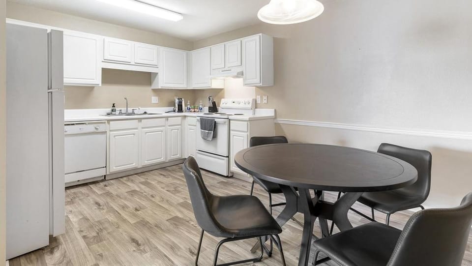 Landing Modern Apartment with Amazing Amenities (ID1402X064) Apartment in Slidell