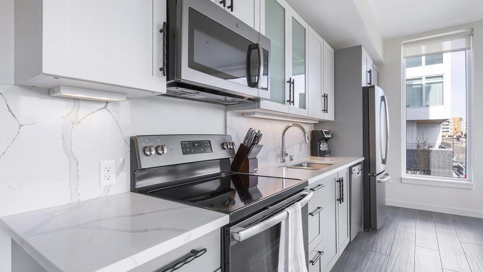 Landing Modern Apartment with Amazing Amenities (ID8566X33) Apartment in Vancouver