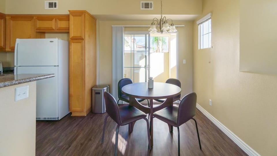 Landing Modern Apartment with Amazing Amenities (ID7986X55) Apartment in Rancho Cucamonga