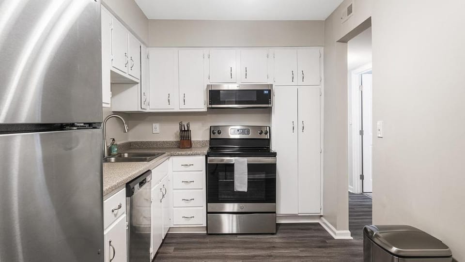 Landing Modern Apartment with Amazing Amenities (ID1008X640) Apartment in Homewood
