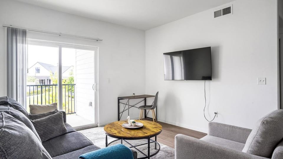 Landing Modern Apartment with Amazing Amenities (ID6529X23) Apartment in Windemere