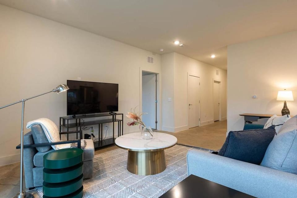 Landing Modern Apartment with Amazing Amenities (ID8767) Apartment in Austin