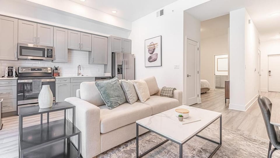 Landing Modern Apartment with Amazing Amenities (ID7569X13) Apartment in Fort Myers