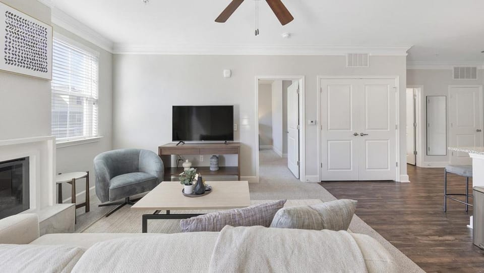 Landing Modern Apartment with Amazing Amenities (ID1000X405) Apartment in Cary