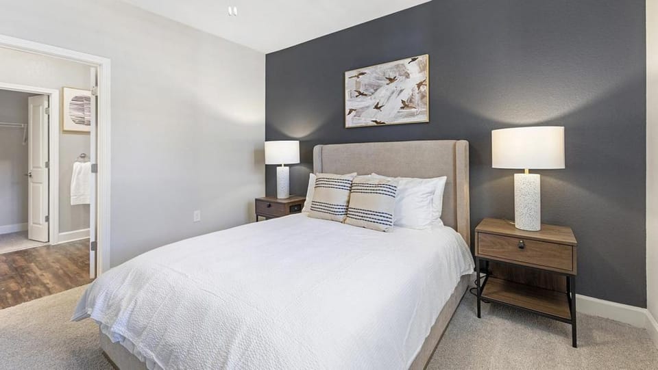 Landing Modern Apartment with Amazing Amenities (ID1000X405) Apartment in Cary