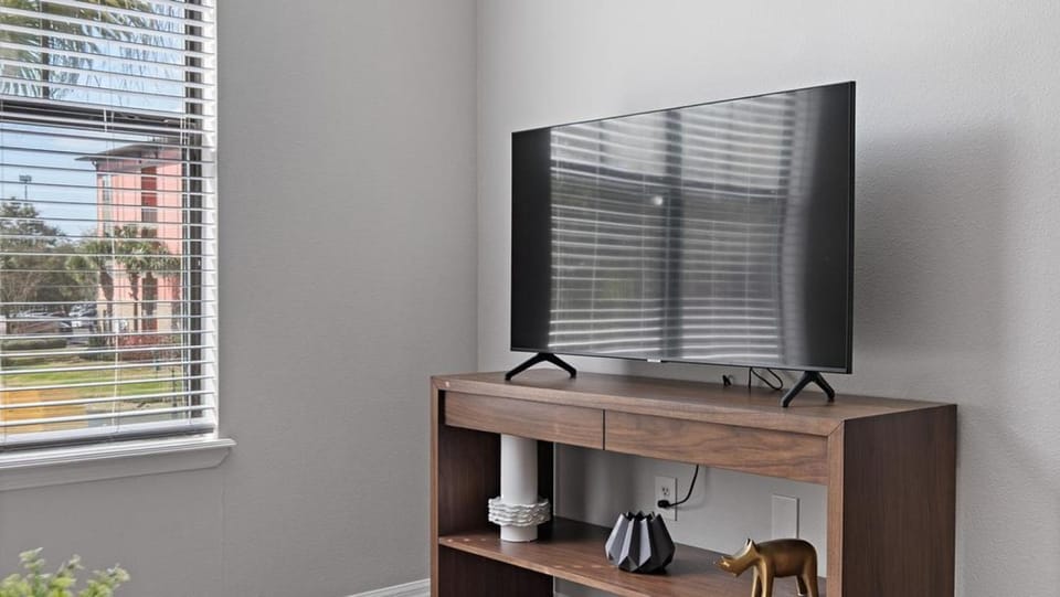Landing Modern Apartment with Amazing Amenities (ID1007X705) Apartment in Town N Country