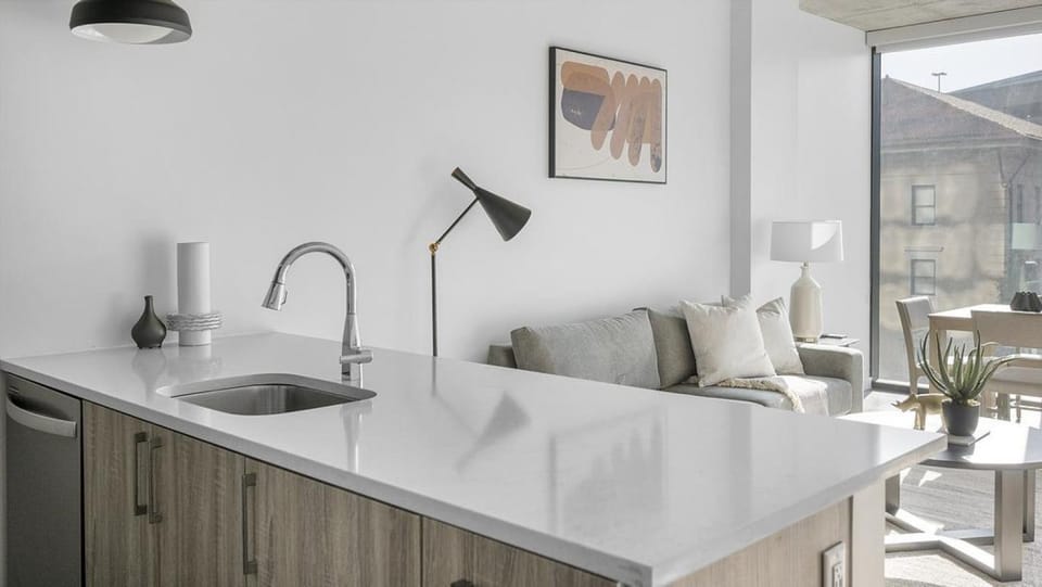 Landing Modern Apartment with Amazing Amenities (ID1398X853) Apartment in Nashville