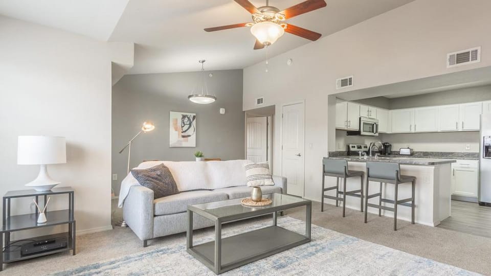 Landing Modern Apartment with Amazing Amenities (ID3947) Apartment in Broken Arrow