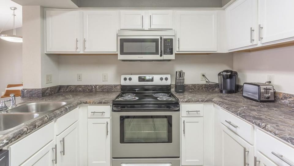 Landing Modern Apartment with Amazing Amenities (ID3947) Apartment in Broken Arrow