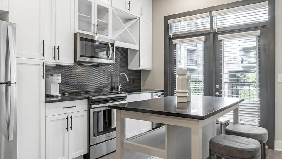 Landing Modern Apartment with Amazing Amenities (ID1208X667) Apartment in North Decatur