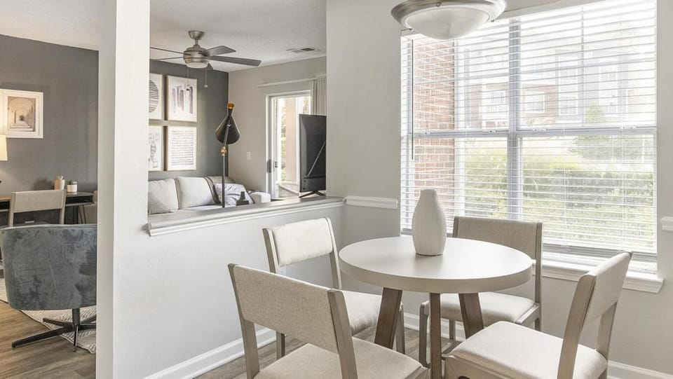 Landing Modern Apartment with Amazing Amenities (ID7073X01) Apartment in Durham