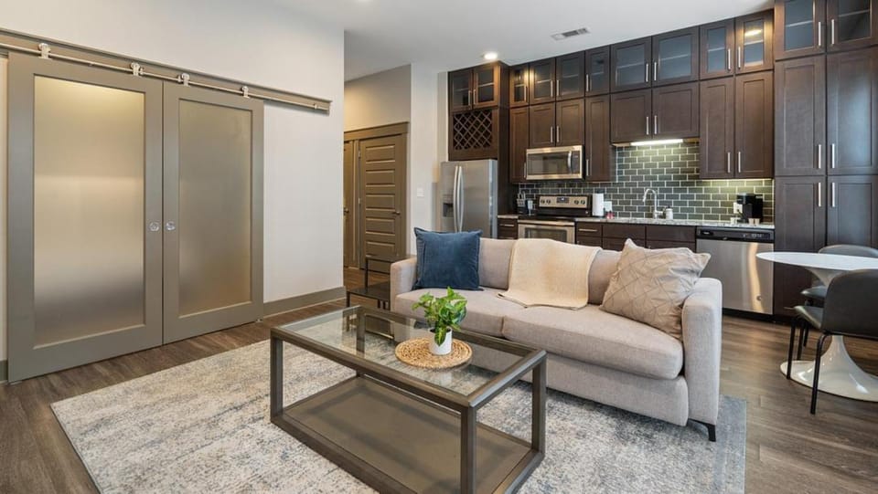 Landing Modern Apartment with Amazing Amenities (ID3133) Apartment in Dallas