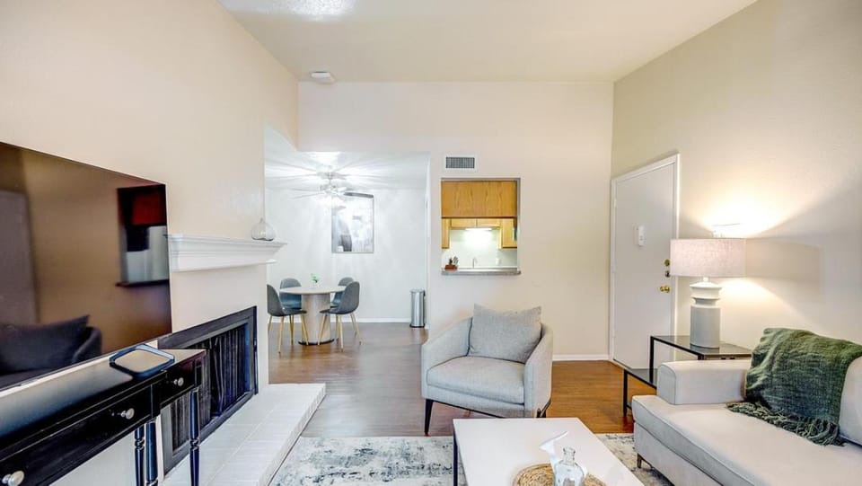 Landing Modern Apartment with Amazing Amenities (ID2994X21) Apartment in Huntsville