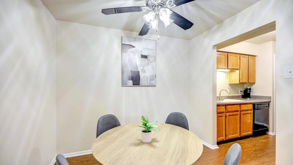 Landing Modern Apartment with Amazing Amenities (ID2994X21) Apartment in Huntsville