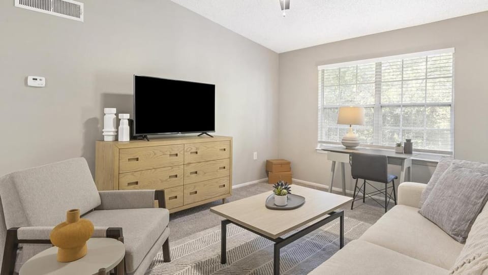 Landing Modern Apartment with Amazing Amenities (ID1009X955) Apartment in Plant City