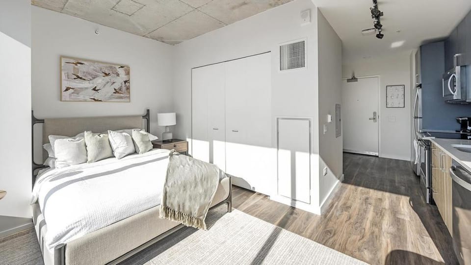 Landing Modern Apartment with Amazing Amenities (ID1398X849) Apartment in Nashville