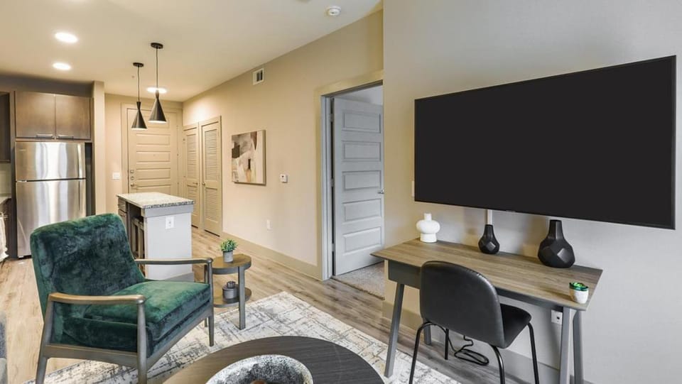 Landing Modern Apartment with Amazing Amenities (ID7773X41) Apartment in Montopolis