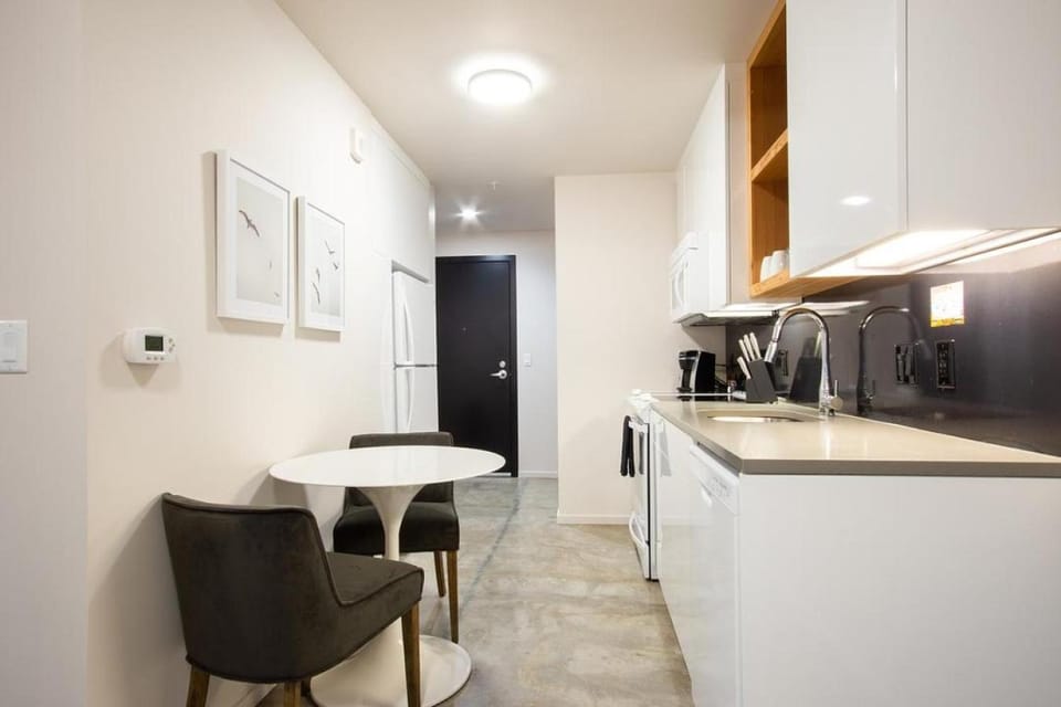 Landing Modern Apartment with Amazing Amenities (ID4576) Apartment in Portland