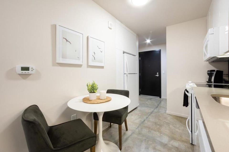 Landing Modern Apartment with Amazing Amenities (ID4576) Apartment in Portland