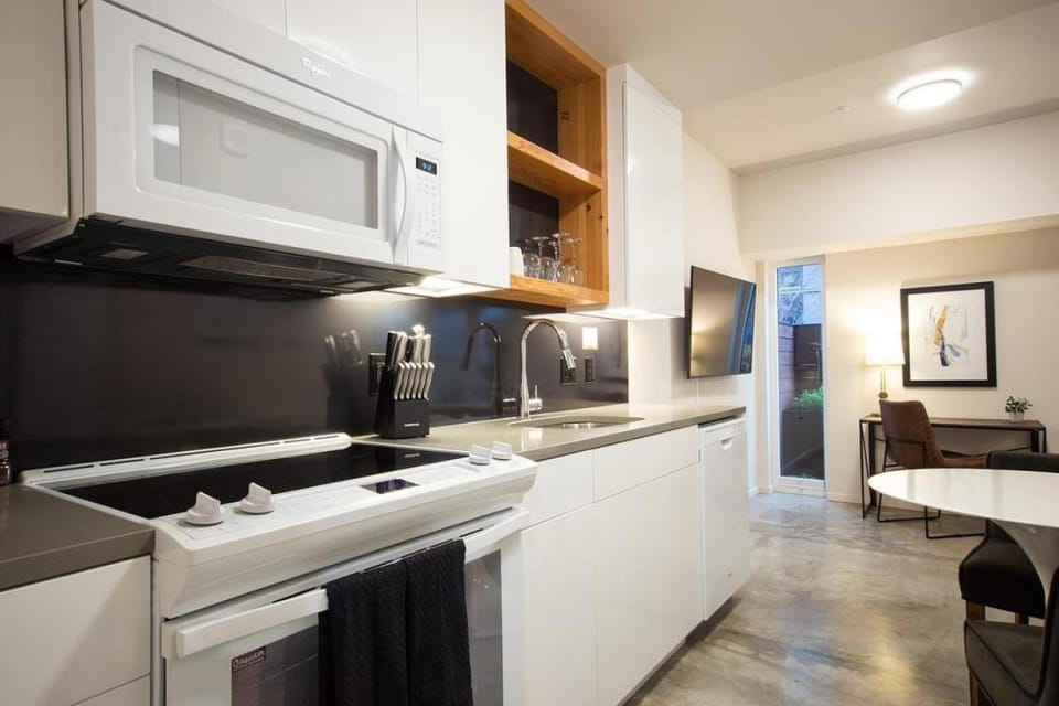 Landing Modern Apartment with Amazing Amenities (ID4576) Apartment in Portland
