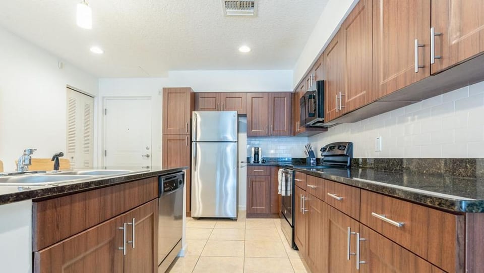 Landing Modern Apartment with Amazing Amenities (ID8428X45) Apartment in West Palm Beach