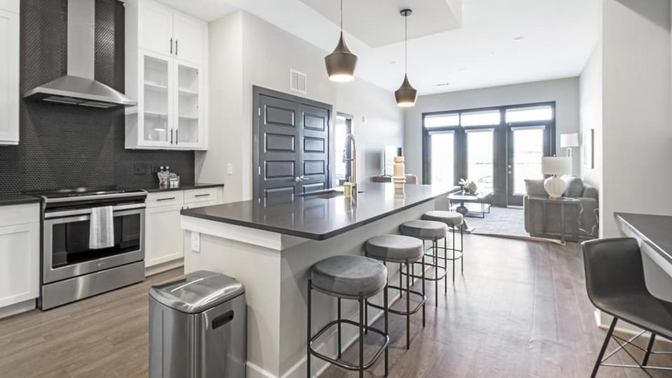 Landing Modern Apartment with Amazing Amenities (ID1188X534) Apartment in North Decatur