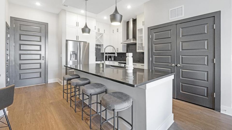 Landing Modern Apartment with Amazing Amenities (ID1188X534) Apartment in North Decatur
