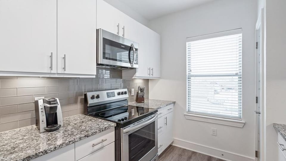Landing Modern Apartment with Amazing Amenities (ID8364X29) Apartment in Allen