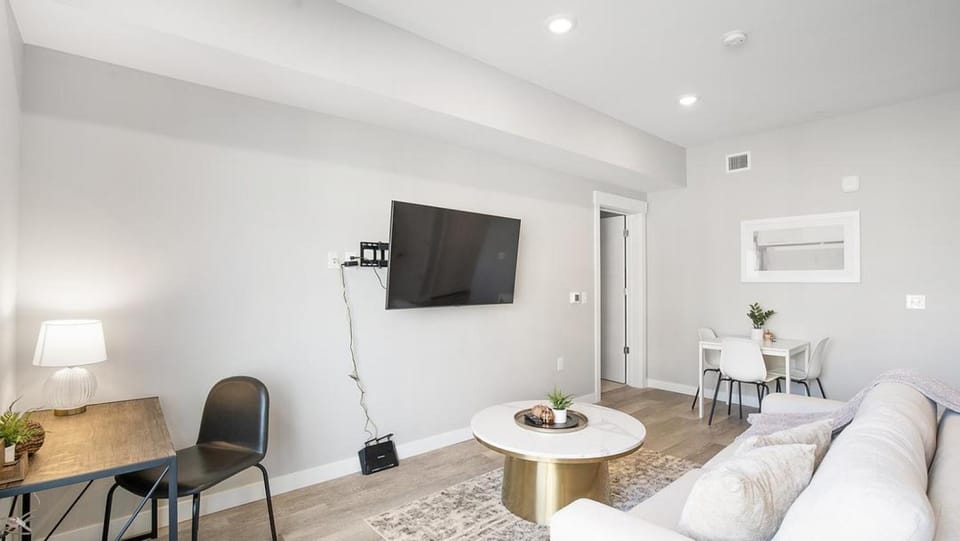 Landing Modern Apartment with Amazing Amenities (ID1267X014) Apartment in Sandy