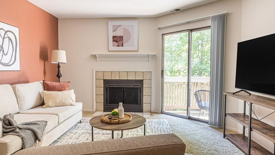 Landing Modern Apartment with Amazing Amenities (ID5162X44) Apartment in Buffalo Grove