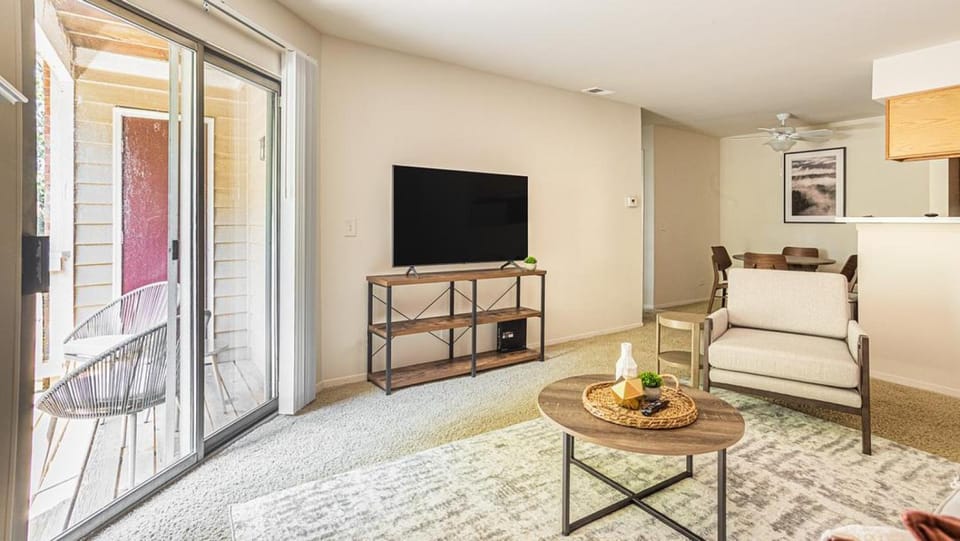Landing Modern Apartment with Amazing Amenities (ID5162X44) Apartment in Buffalo Grove