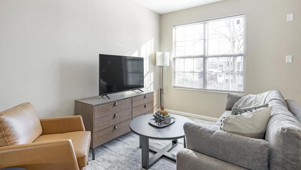 Landing Modern Apartment with Amazing Amenities (ID1282X317) Apartment in Ohio