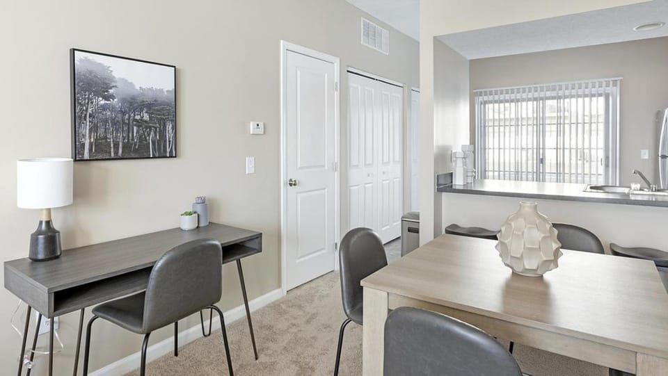 Landing Modern Apartment with Amazing Amenities (ID1282X317) Apartment in Ohio