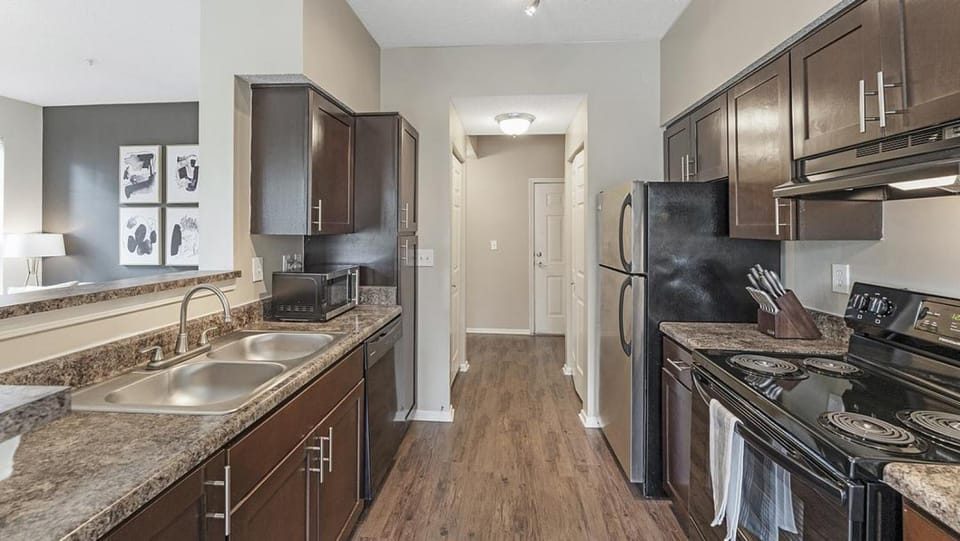 Landing Modern Apartment with Amazing Amenities (ID2428X0) Apartment in Germantown