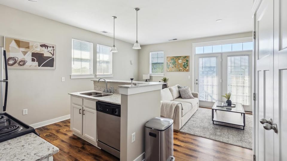 Landing Modern Apartment with Amazing Amenities (ID8519X38) Apartment in Fishers
