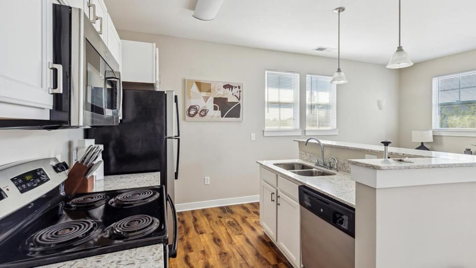 Landing Modern Apartment with Amazing Amenities (ID8519X38) Apartment in Fishers
