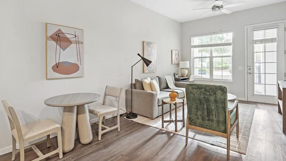 Landing Modern Apartment with Amazing Amenities (ID1239X512) Apartment in Maitland
