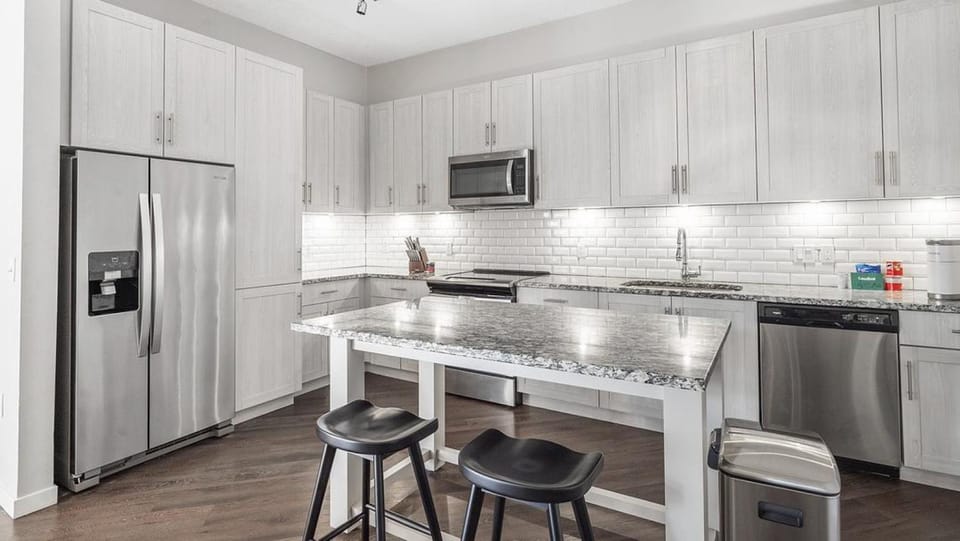 Landing Modern Apartment with Amazing Amenities (ID1239X512) Apartment in Maitland