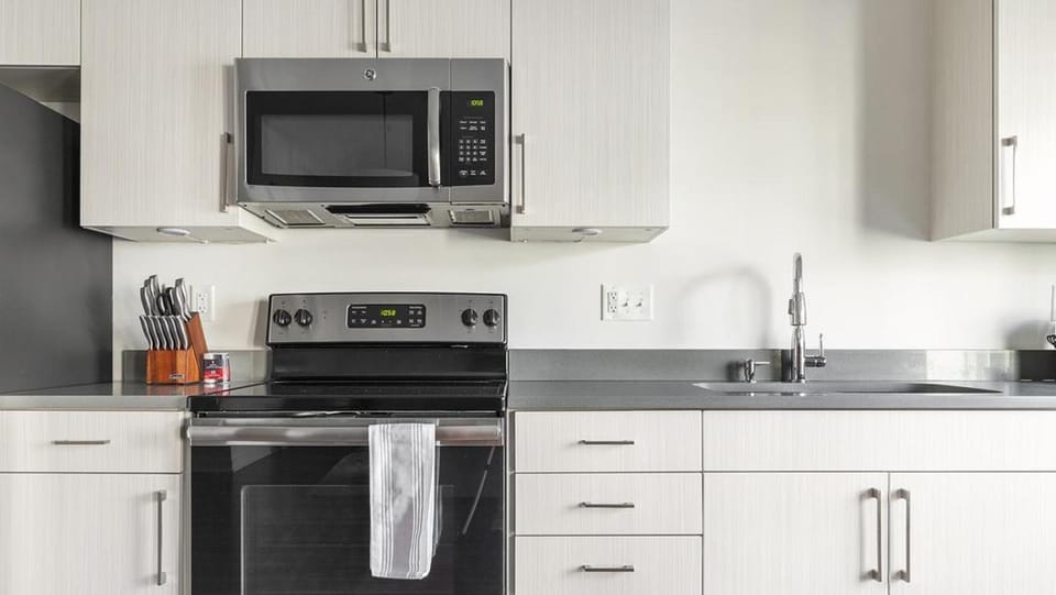 Landing Modern Apartment with Amazing Amenities (ID9066X07) Apartment in Overland Park