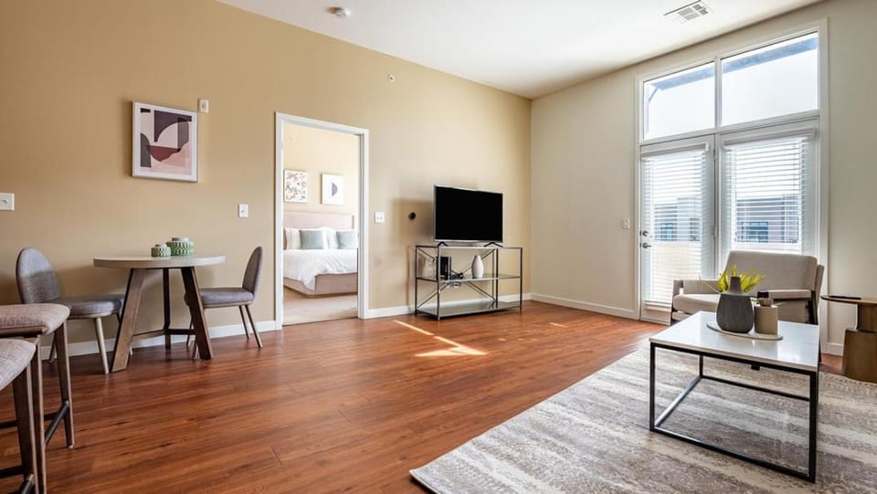 Landing Modern Apartment with Amazing Amenities (ID8657X50) Apartment in Lenexa