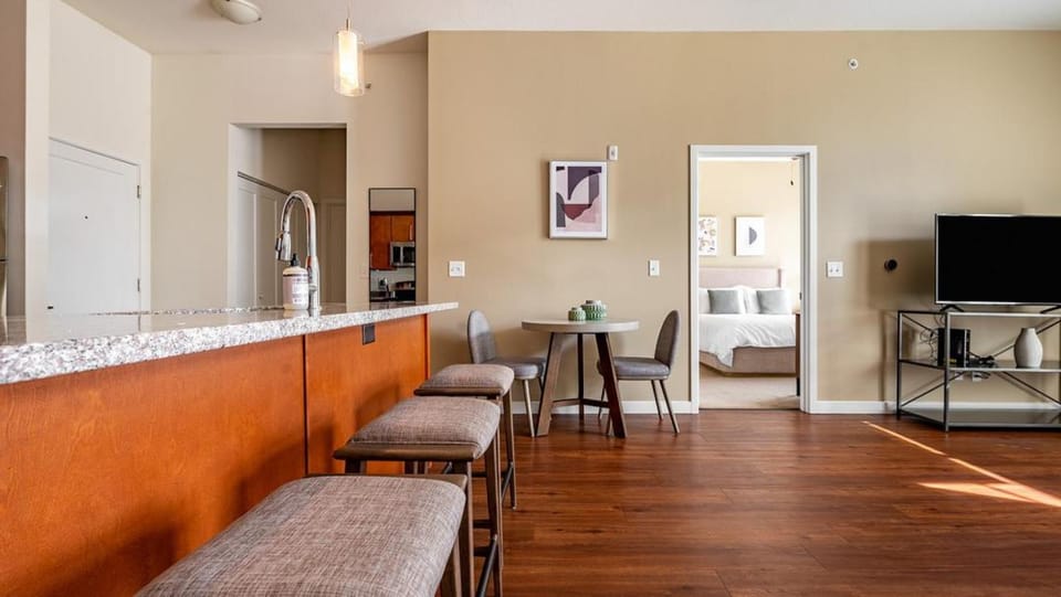 Landing Modern Apartment with Amazing Amenities (ID8657X50) Apartment in Lenexa