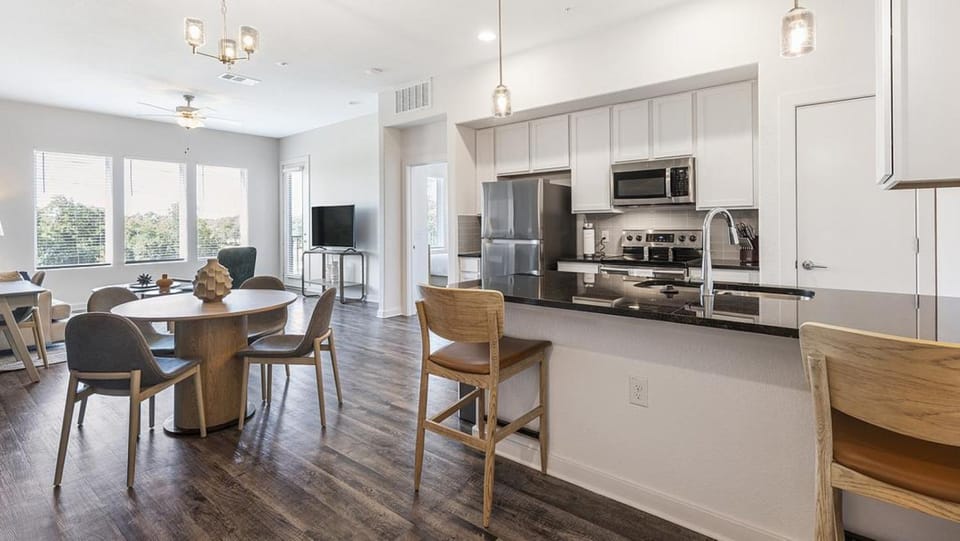 Landing Modern Apartment with Amazing Amenities (ID9755X57) Apartment in Leander