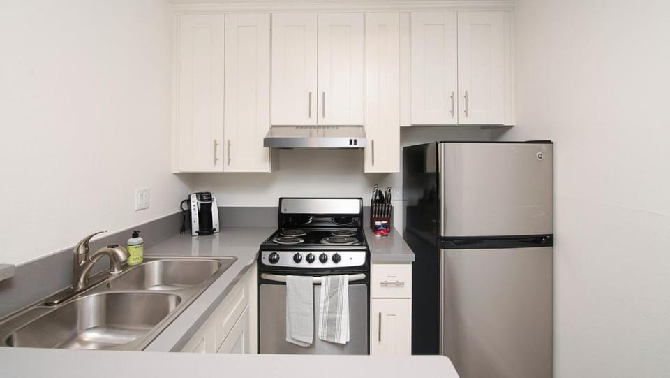 Landing Modern Apartment with Amazing Amenities (ID7305X60) Apartment in Mar Vista