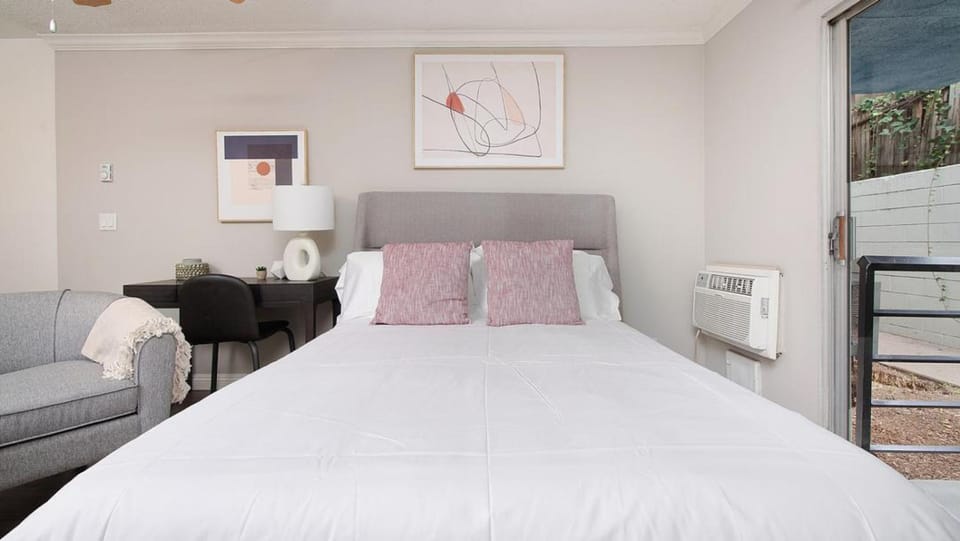 Landing Modern Apartment with Amazing Amenities (ID7305X60) Apartment in Mar Vista