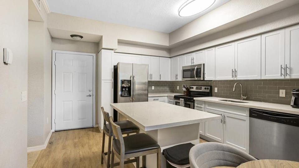 Landing Modern Apartment with Amazing Amenities (ID5223) Apartment in Plantation