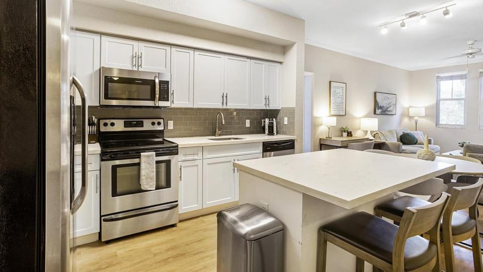 Landing Modern Apartment with Amazing Amenities (ID5223) Apartment in Plantation